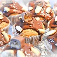 Ideen für’s halloween buffet nr. 4: trick or treat?! – snickers muffins.