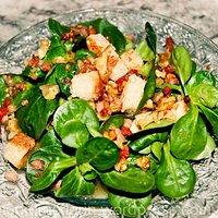 Nüssli(-salat) = feldsalat = döchterli-(salat) mit speck und kracherle