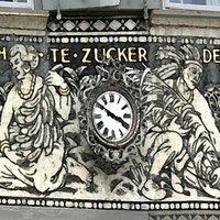 Basel – immer ein erlebnis wert: gersauer käsekuchen und sunnereedli zum 1. august.