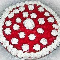 Sommerlicher käsekuchen mit johannisbeeren und martini guss