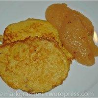 Kartoffelpuffer mit Apfelmus und Kartoffelgratin