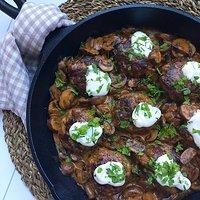 Jägerbuletten ~ buletten in champignonrahmsauce