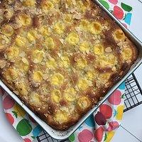 Apfel-Butterkuchen mit Puddingpfützchen