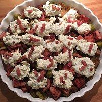 Rosenkohlgratin mit Leberkäse und Senf-Crème fraîche-Käsehaube