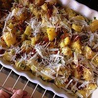 Gratinierte matschkartoffeln mit knoblauch, parmesan und bacon