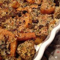 Hähnchen-Kürbis-Gröstl mit Parmesan-Panko-Kürbiskernkruste aus demBackofen