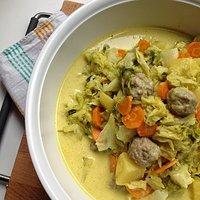 Kartoffel-Wirsing-Topf mit Currysauce und Hackbällchen aus dem tm