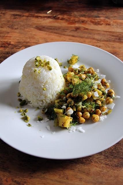 Safranreis mit Mango-Kichererbsen-Dill-Curry