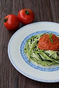 Raw food: zucchini spagetthi