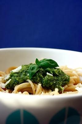 Spaghetti mit Mandel-Basilikum-Pesto