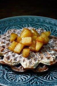 Zimtwaffeln mit karamell-ananas