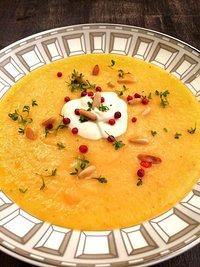 Festliches menü ii: einfache kartoffelsuppe in festlichem gewand