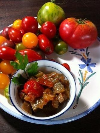 Mediterranes eingelegtes Gemüse
