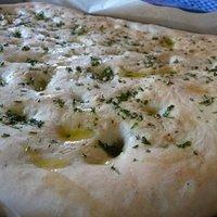 Goldgelbe focaccia – ein stück vom glück!