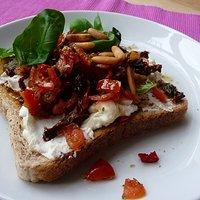 Wenn’s mal wieder schnell gehen muss: mediterraner toast + weinempfehlung