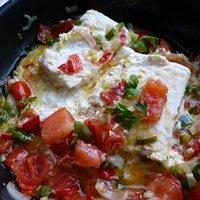 Aroma-explosion: feta mit chilis und frühlingszwiebeln