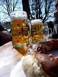 Endlich frühling: viktualienmarkt und grüne soße