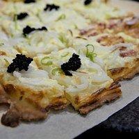 Flammkuchen mit kaviar – #wirrettenwaszurettenist