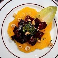 Orangen randen salat mit pistazien pesto
