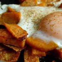 Paleo – frühstück: morning-power-smoothie und süßkartoffel-ei-pfanne
