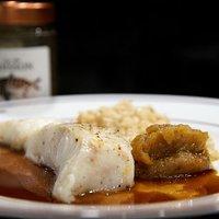 Schwarzer seehecht mit jus de poisson