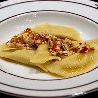 Mezzelune mit maroni und chili crunch