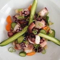 Pulposalat mit fermentierter Gurke