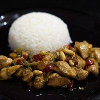 Huhn mit chilis und erdnüssen (gong bao ji ding)