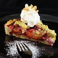 Zwetschgen tarte mit pistazien streusel
