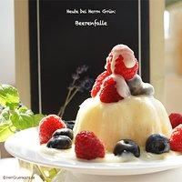 Die beerenfalle – selbst gemachter vanillepudding mit himbeeren, blaubeeren und vanillesoße