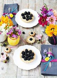 Brombeer-tartelettes mit pandan-creme – jetzt wird es exotisch! und dazu eine wunderschöne tischdeko mit diy-ideen!
