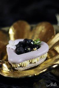 Macaron Herzen mit Blaubeeren