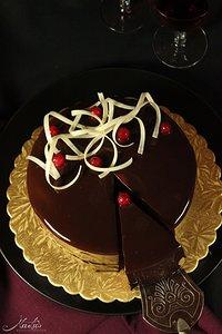 Feine Schokoladen-Cassis Torte