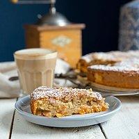 Aprikosenkuchen mit Mandeln: Saftig und süß