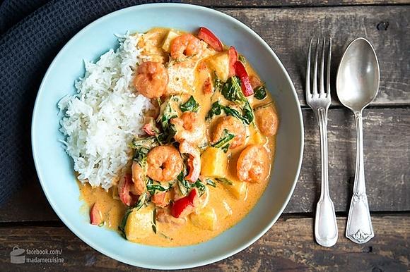Garnelen curry mit kokosmilch und spinat