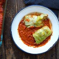 Vegetarische Kohlrouladen mit Quinoa-Füllung