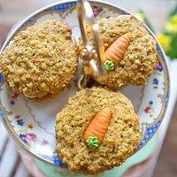 Osterkekse mit Haferflocken und Karotten