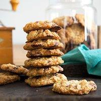 Knusprige Haferflocken-Kekse mit Schoko