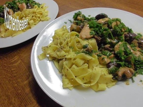Hähnchenragout mit Rucola und Estragonnudeln