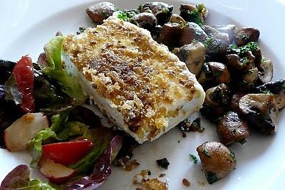 Schafskäse paniert mit Champignons