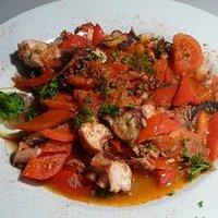 Pulpo a la gallega mit ofengetrockneten Tomaten