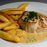 Kabeljau-Loin mit Schupfnudeln und Weißwein-Sahne-Sauce