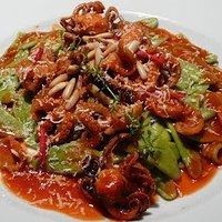 Moschuskraken in Paprika-Sabayon an Olivenblattpasta