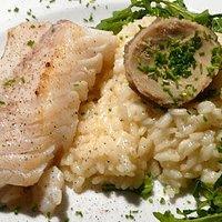 Juwelenbarsch an Risotto und Artischockenböden