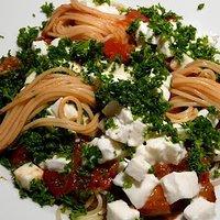 Büffelmozzarella mit Auberginen und Pasta