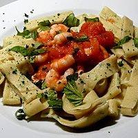Garnelen mit Ofentomaten und selbst gemachter Pasta