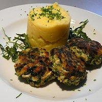 Fischfrikadellen mit Kartoffelstampf