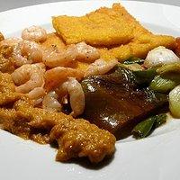 Garnelen mit Paprika-Zabaione und Polenta