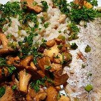 Wolfsbarsch an Risotto und Pfifferlingen