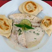 Makrele an Sauce au vin blanc und Foccacia